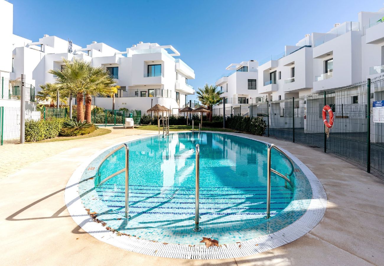 Terraced House in Fuengirola - Terraced house 5 min from beach and close to town. 