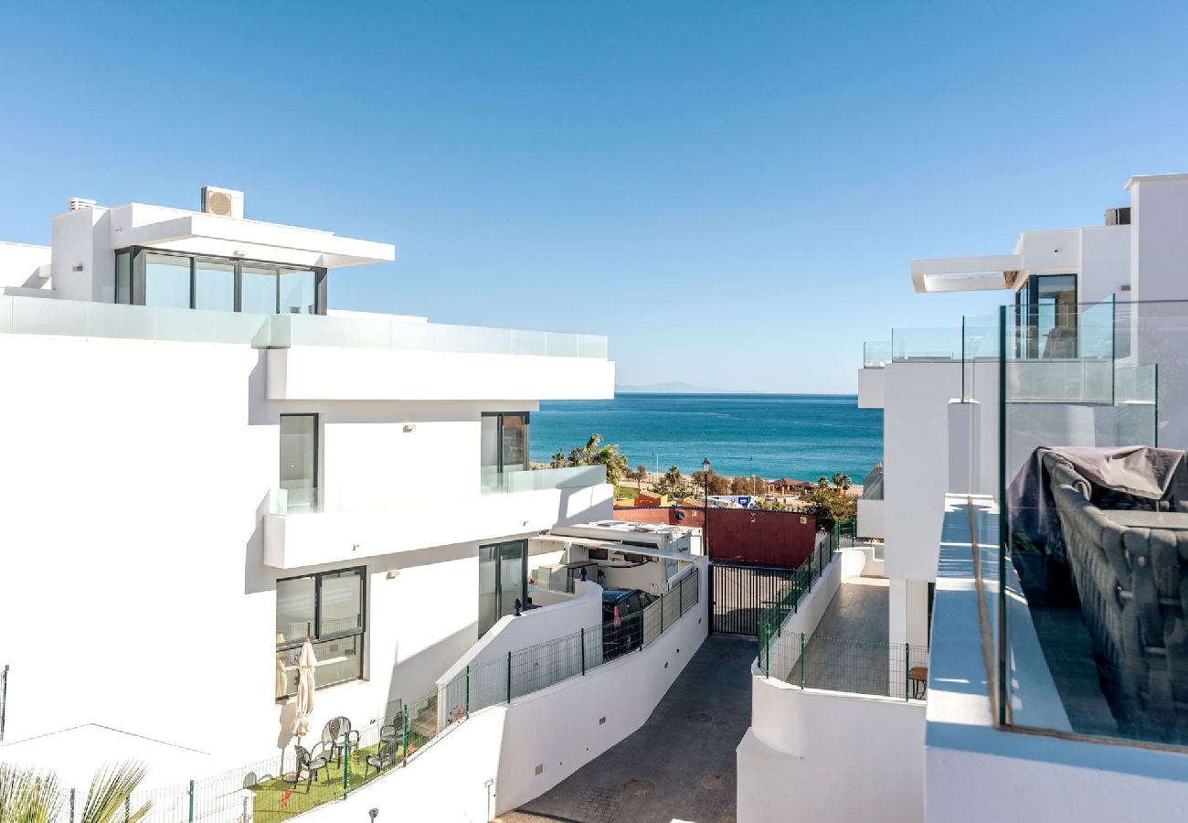 Terraced House in Fuengirola - Terraced house 5 min from beach and close to town. 