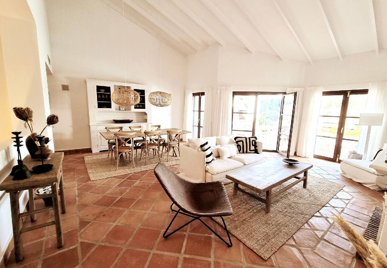 Terraced House in Mijas Costa - Exclusive townhouse near town and beach with shared pool