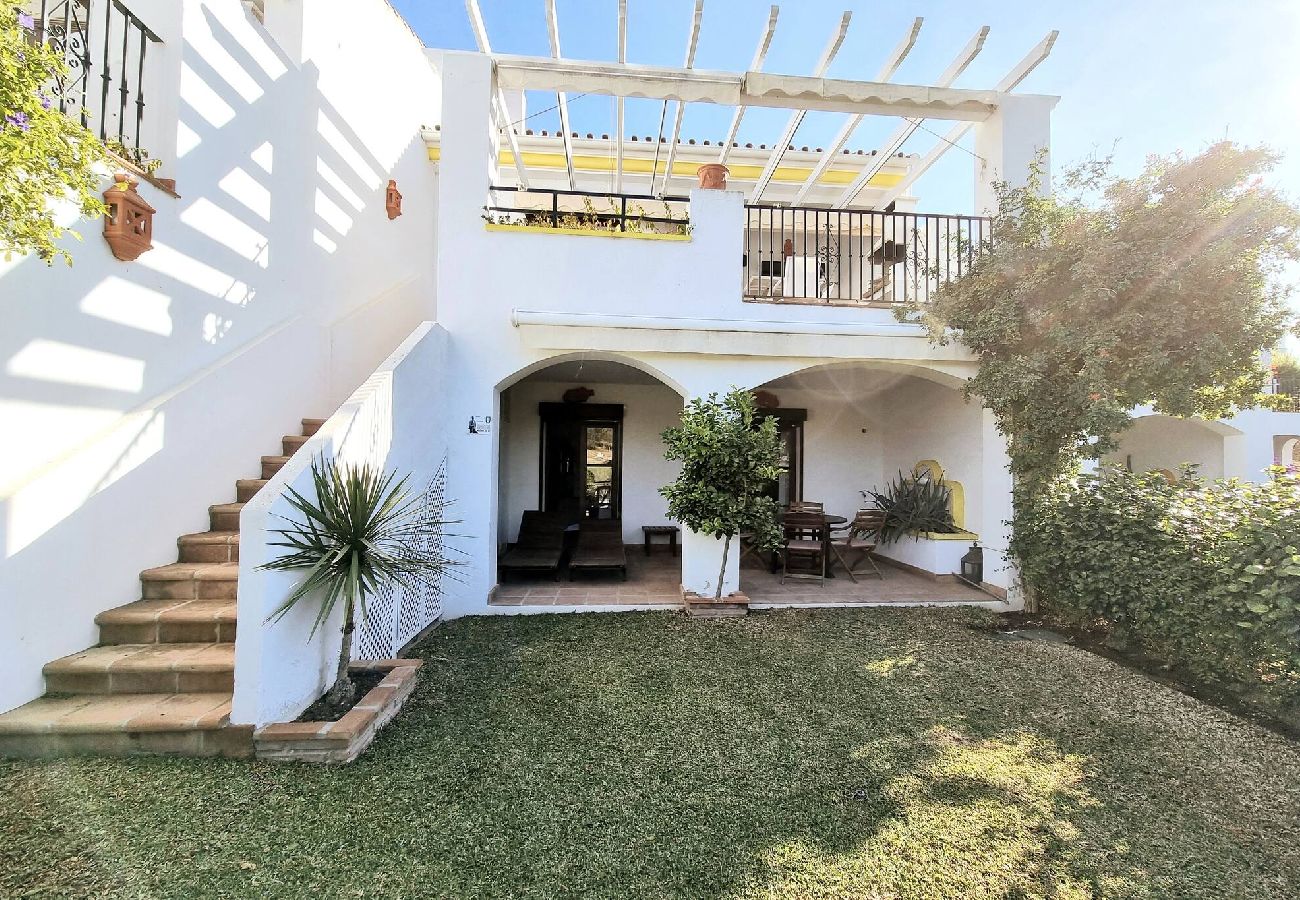 Terraced House in Mijas Costa - Exclusive townhouse near town and beach with shared pool