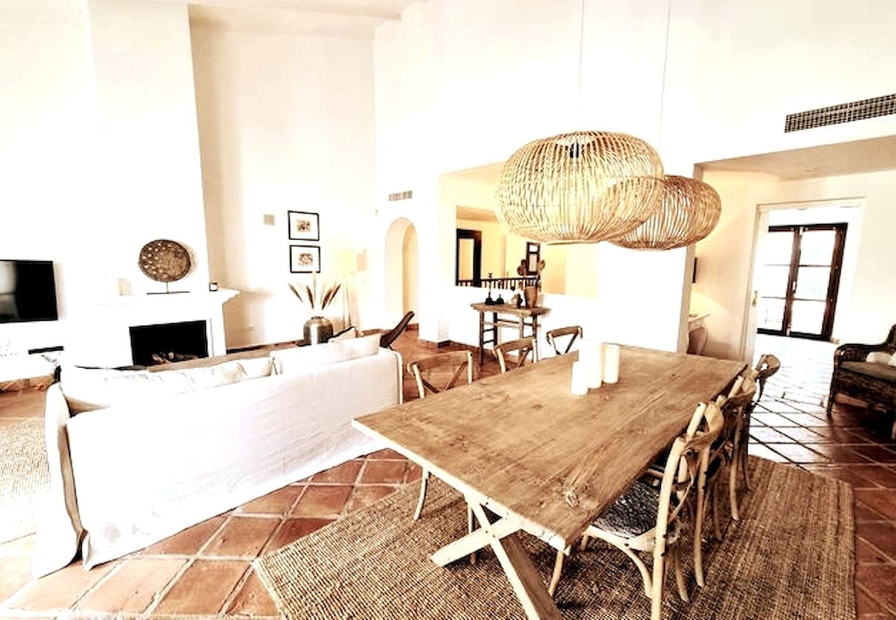 Terraced House in Mijas Costa - Exclusive townhouse near town and beach with shared pool