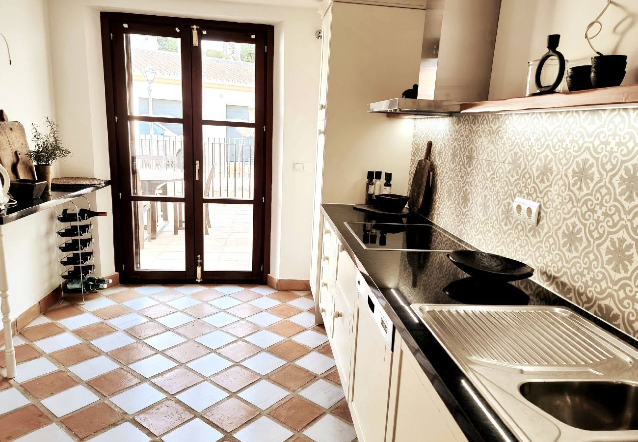 Terraced House in Mijas Costa - Exclusive townhouse near town and beach with shared pool