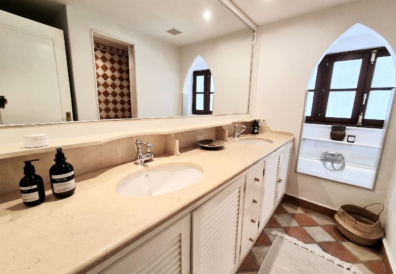 Terraced House in Mijas Costa - Exclusive townhouse near town and beach with shared pool