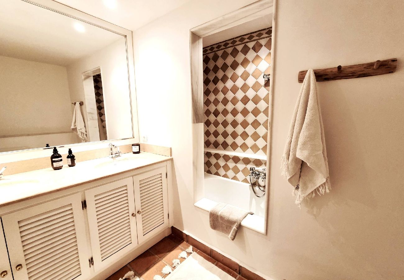 Terraced House in Mijas Costa - Exclusive townhouse near town and beach with shared pool