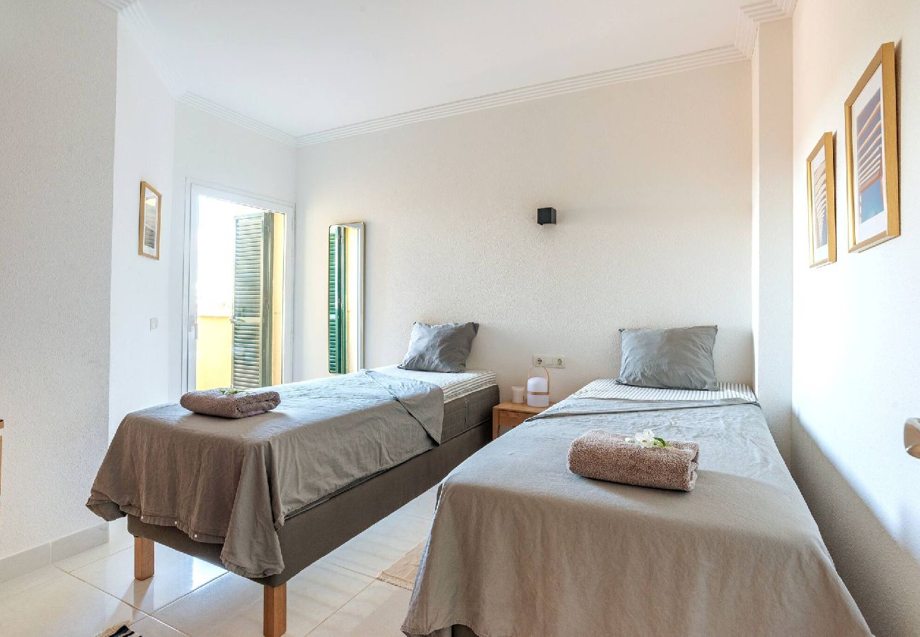 Apartment in Benalmádena - Lovely apartment, large terrace and good location. 