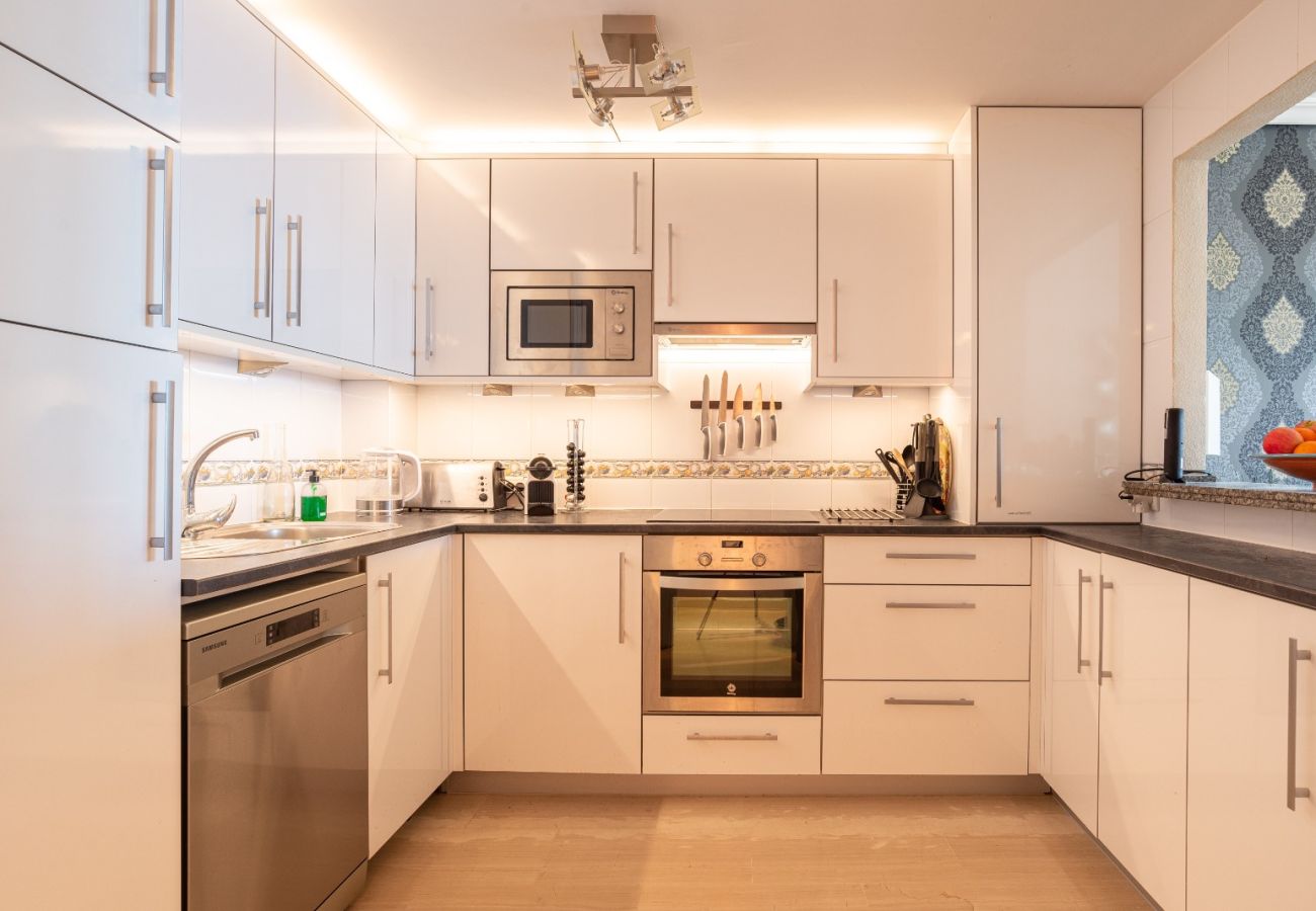 Apartment in Fuengirola - Modern Beachfront Apartment with 3 Bedrooms