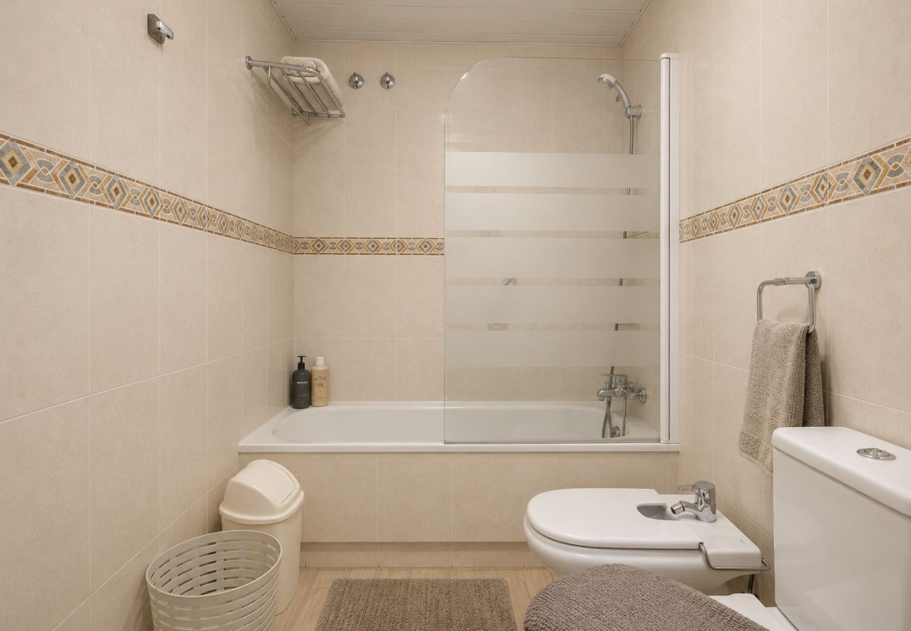 Apartment in Fuengirola - Modern Beachfront Apartment with 3 Bedrooms