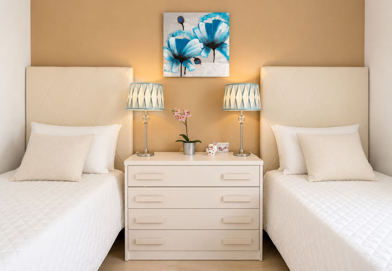 Apartment in Fuengirola - Modern Beachfront Apartment with 3 Bedrooms