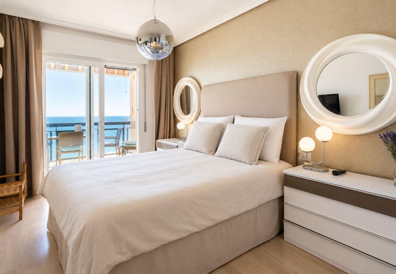 Apartment in Fuengirola - Modern Beachfront Apartment with 3 Bedrooms