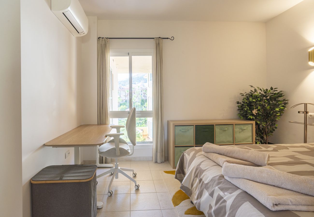 Apartment in Fuengirola - Cozy 3BR Apartment in Higuerón 2 Pools & Terraces